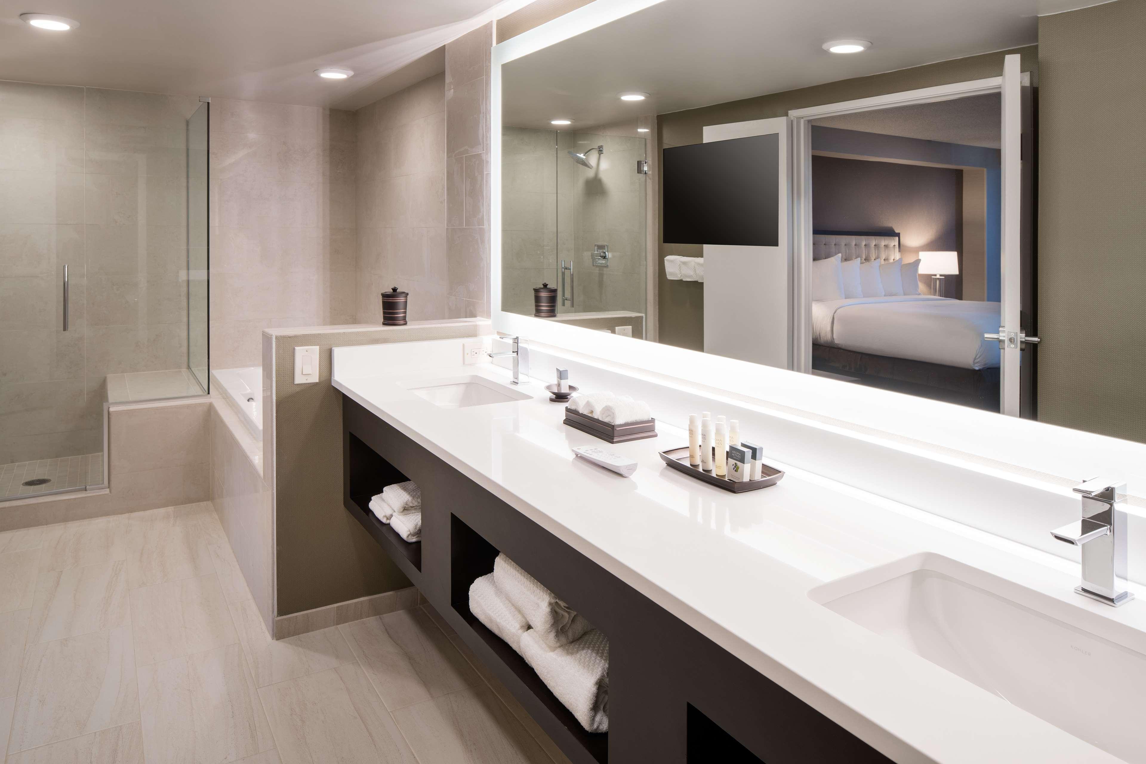 Doubletree By Hilton Denver Tech Грийнууд Вилидж Екстериор снимка